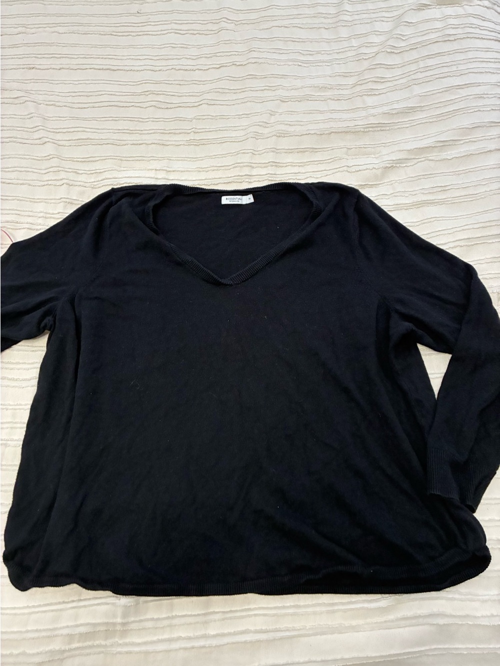 😎FREE😎 Reitmans 3X Black V-Neck Women's Top. Comfortable and flattering